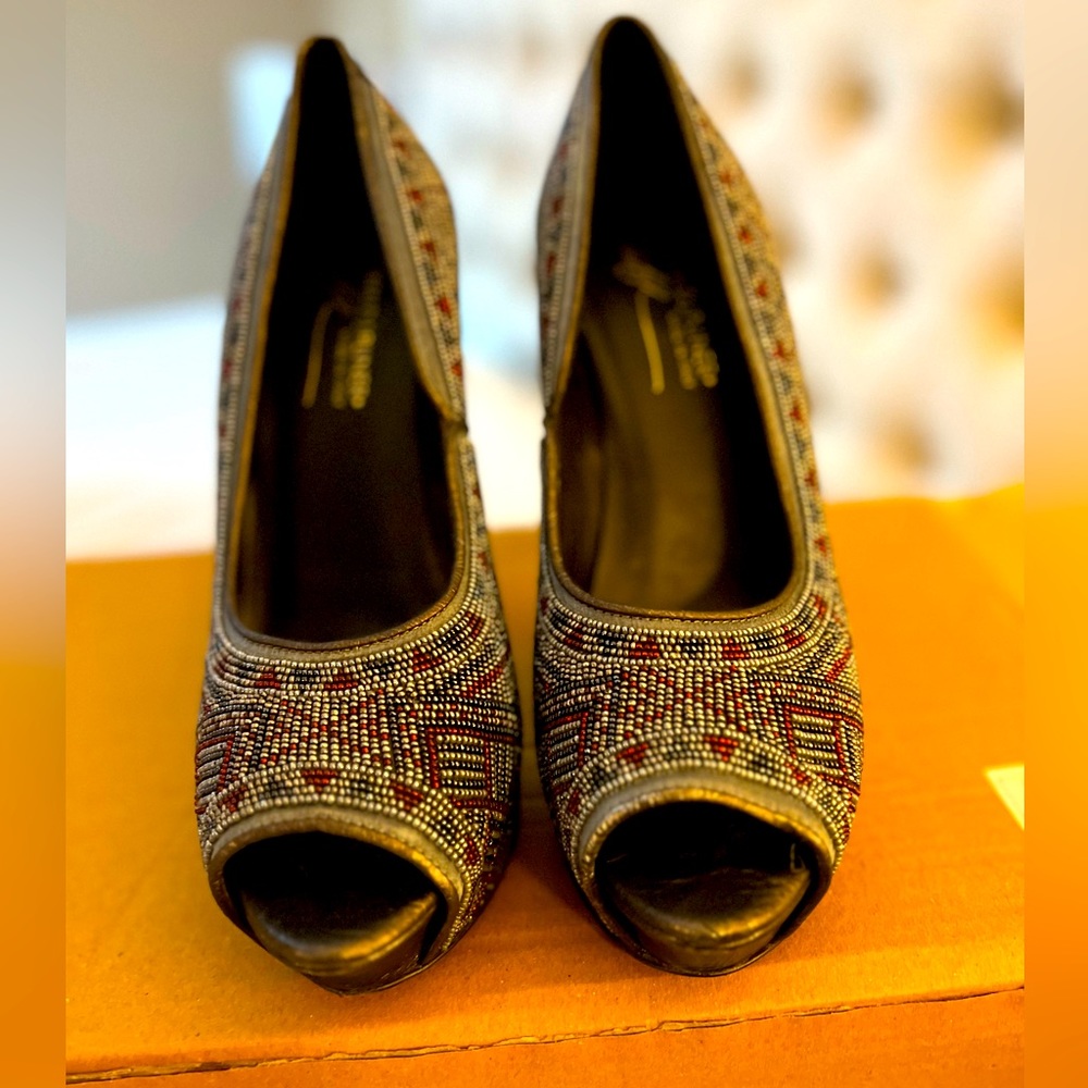 Beautiful Donald Pliner heels. Fine beaded detail, minimal wear. Size 10.